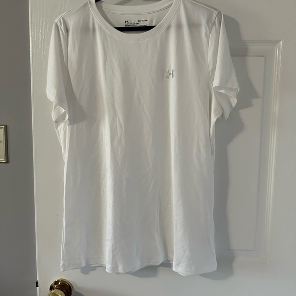 Under Armour whit Tshirt - Picture 1 of 2